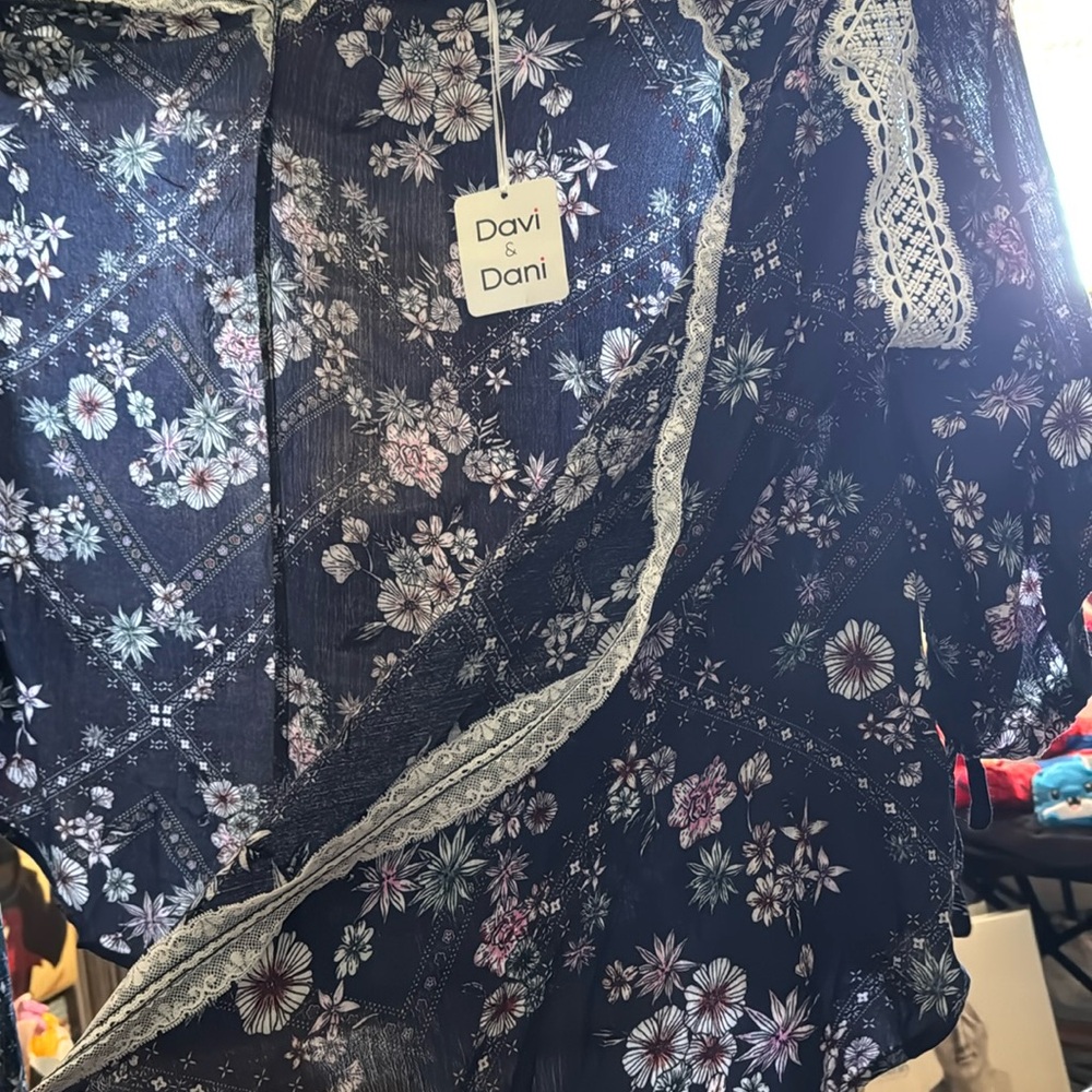 Brand new Davi & Dani kimono, size small